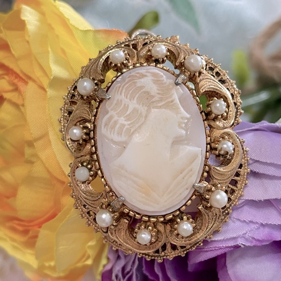 Vintage Florenza Carved Cameo with Pearls - Picture 1 of 9